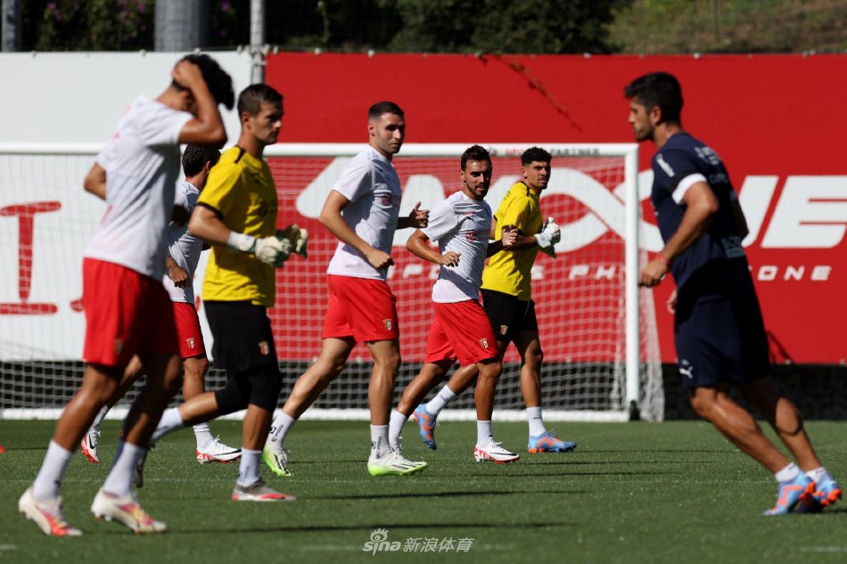 他引入了几 他引入了几